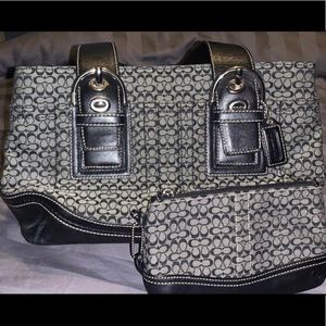 Flash Sale 🎉Coach Soho Signature Bag and Wristlet
